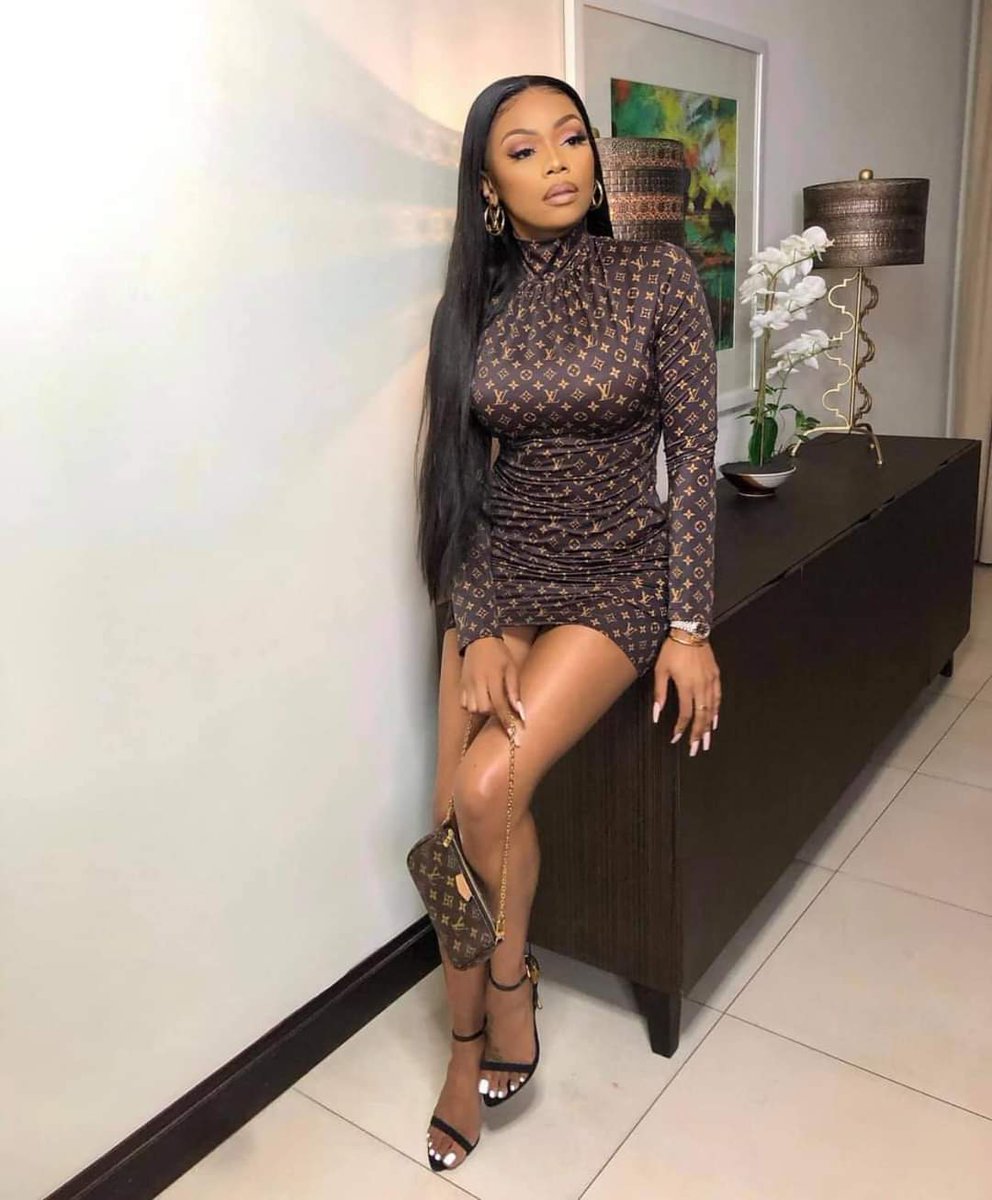 Khutso_N's tweet photo. Choose day....🐝👑🤍

#TeamThis #TeamB
@Bonang https://t.co/iFAzSE9n6A