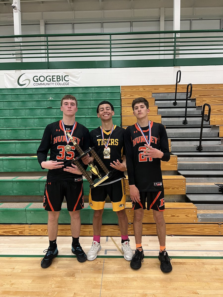 mayberry_monte's tweet photo. Team WI for the win!! Had a great time hooping with these fellas. Special thanks to the Kiwanis Club for having me! #borderbash https://t.co/mEBStidsNW