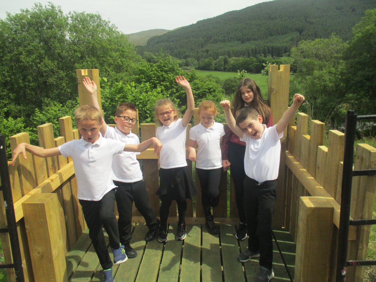 StrachurP's tweet photo. P1-4 outdoor play today ... fun in the sun π! #strachur #strachurprimary #abc_OCTF #abcey #creativity #collaboration #fun #problemsolving #outdoorplay https://t.co/QE7FxHZ7iL