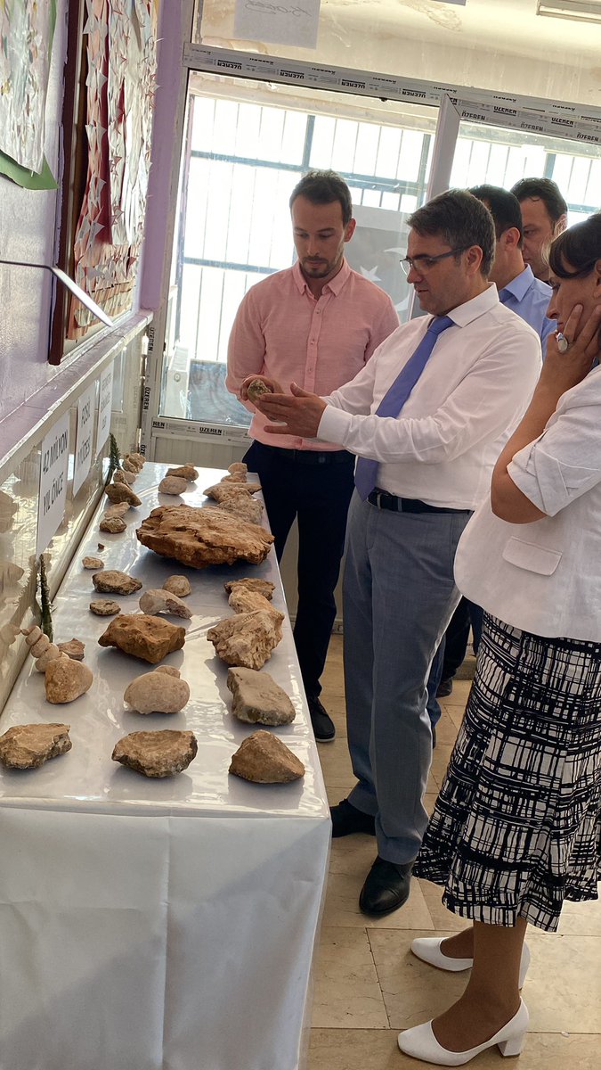 parmakkap's tweet photo. Parmakkapı KHGB İlk/Ortaokulu ailesi olarak; öğrencilerimizin yaptıkları çalışmaların sergi açılışına İlçe Kaymakamımız Sayın Metin ESEN, İlçe Milli Eğitim Şube Müdürü Sayın Mehmet Nazif ERCEMAL'in katılımlarından dolayı teşekkür ederiz.
@metin_esen 
@Haliliye_Kym 
@HaliliyeMem https://t.co/0VzrWLncRg