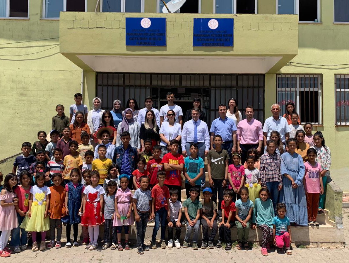 parmakkap's tweet photo. Parmakkapı KHGB İlk/Ortaokulu ailesi olarak; öğrencilerimizin yaptıkları çalışmaların sergi açılışına İlçe Kaymakamımız Sayın Metin ESEN, İlçe Milli Eğitim Şube Müdürü Sayın Mehmet Nazif ERCEMAL'in katılımlarından dolayı teşekkür ederiz.
@metin_esen 
@Haliliye_Kym 
@HaliliyeMem https://t.co/0VzrWLncRg