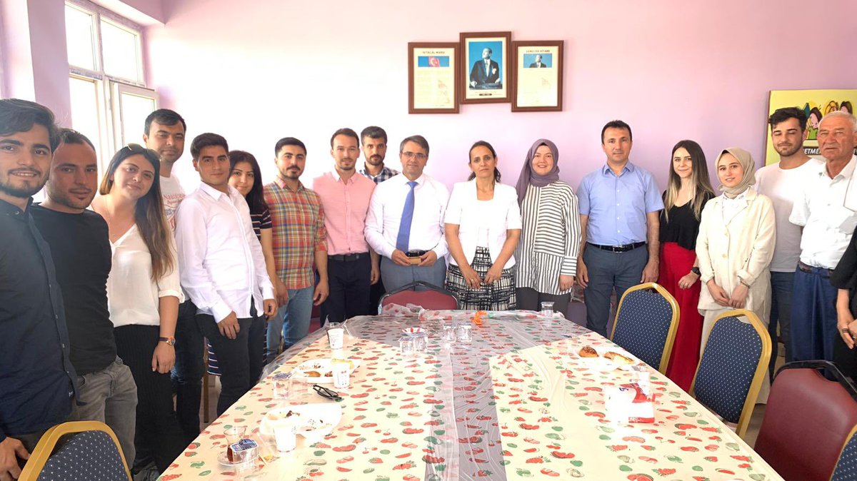 parmakkap's tweet photo. Parmakkapı KHGB İlk/Ortaokulu ailesi olarak; öğrencilerimizin yaptıkları çalışmaların sergi açılışına İlçe Kaymakamımız Sayın Metin ESEN, İlçe Milli Eğitim Şube Müdürü Sayın Mehmet Nazif ERCEMAL'in katılımlarından dolayı teşekkür ederiz.
@metin_esen 
@Haliliye_Kym 
@HaliliyeMem https://t.co/0VzrWLncRg