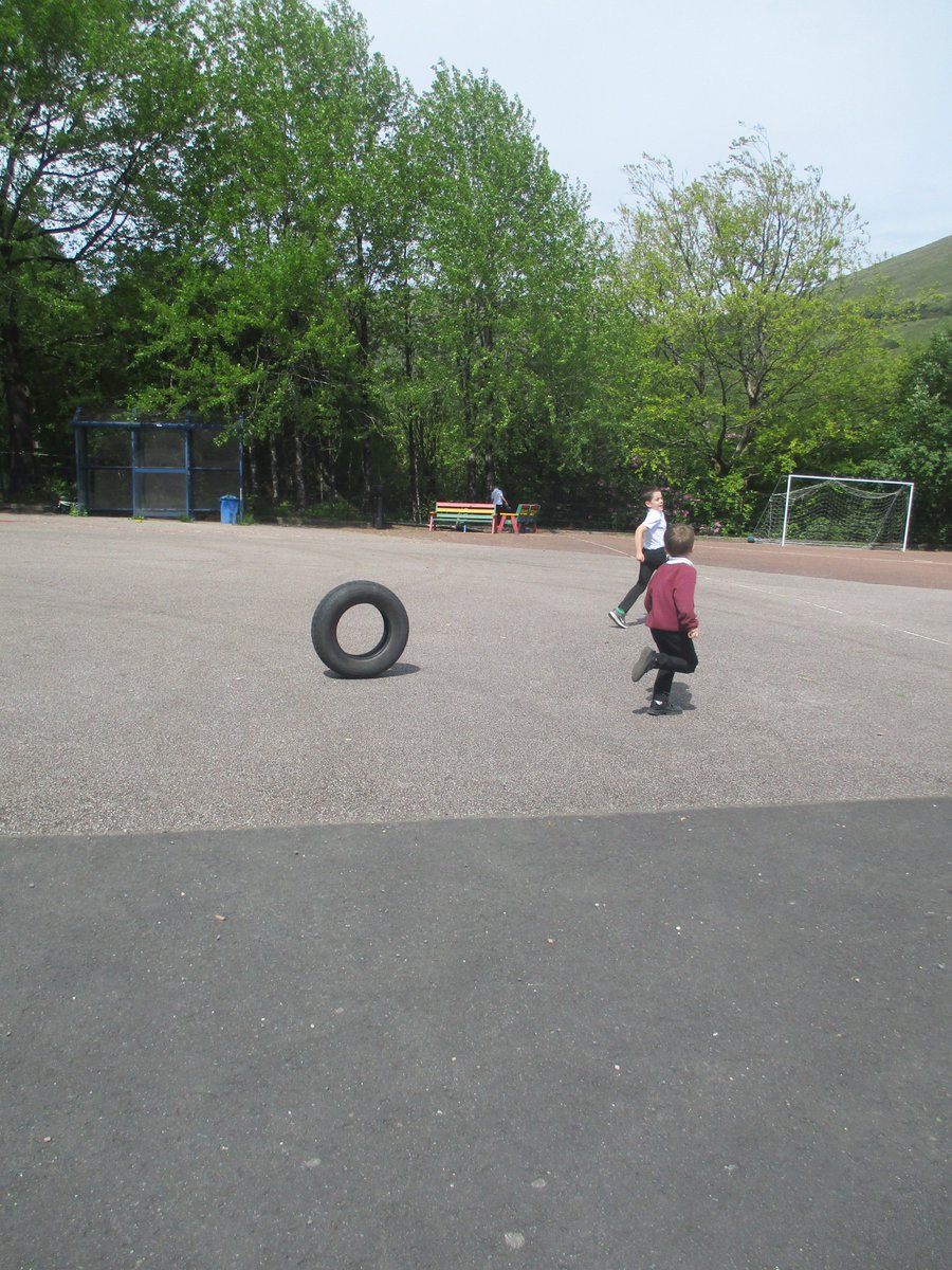 StrachurP's tweet photo. P1-4 outdoor play today ... fun in the sun π! #strachur #strachurprimary #abc_OCTF #abcey #creativity #collaboration #fun #problemsolving #outdoorplay https://t.co/QE7FxHZ7iL