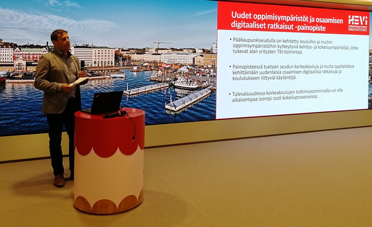 Info #oppimisympäristöt -teemasta käynnissä, Fulvio kertomassa haun sisällöstä tarkemmin. Infon materiaali löytyy myös <a href="/HEVinnovations/">HEVinnovations</a> sivuilta. Ota meihin yhteyttä, jos haluat kehittää pks #innovaatio'ita oppimiseen liittyen! <a href="/helsinkibiz/">Business Helsinki</a> <a href="/MakeWithEspoo/">Make with Espoo</a> @BusinessVantaa