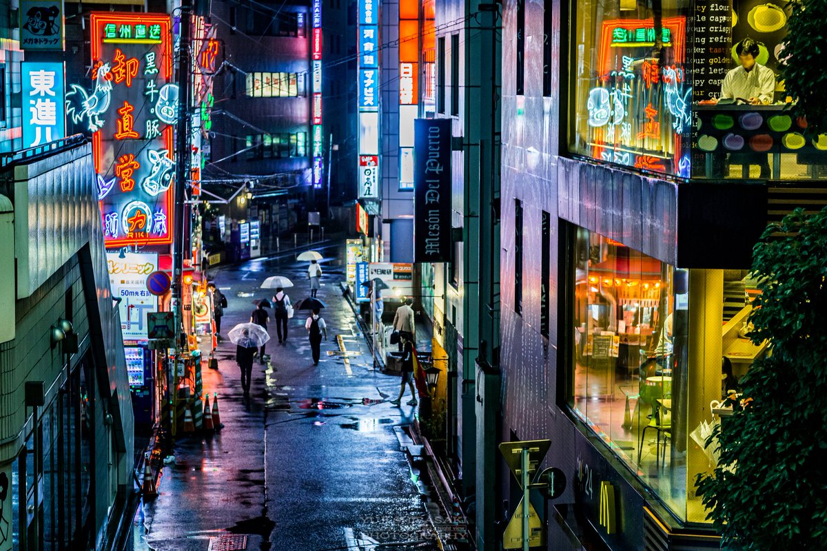 Yuji_48's tweet photo. 雨の大宮界隈 https://t.co/KJlWNMnfsB