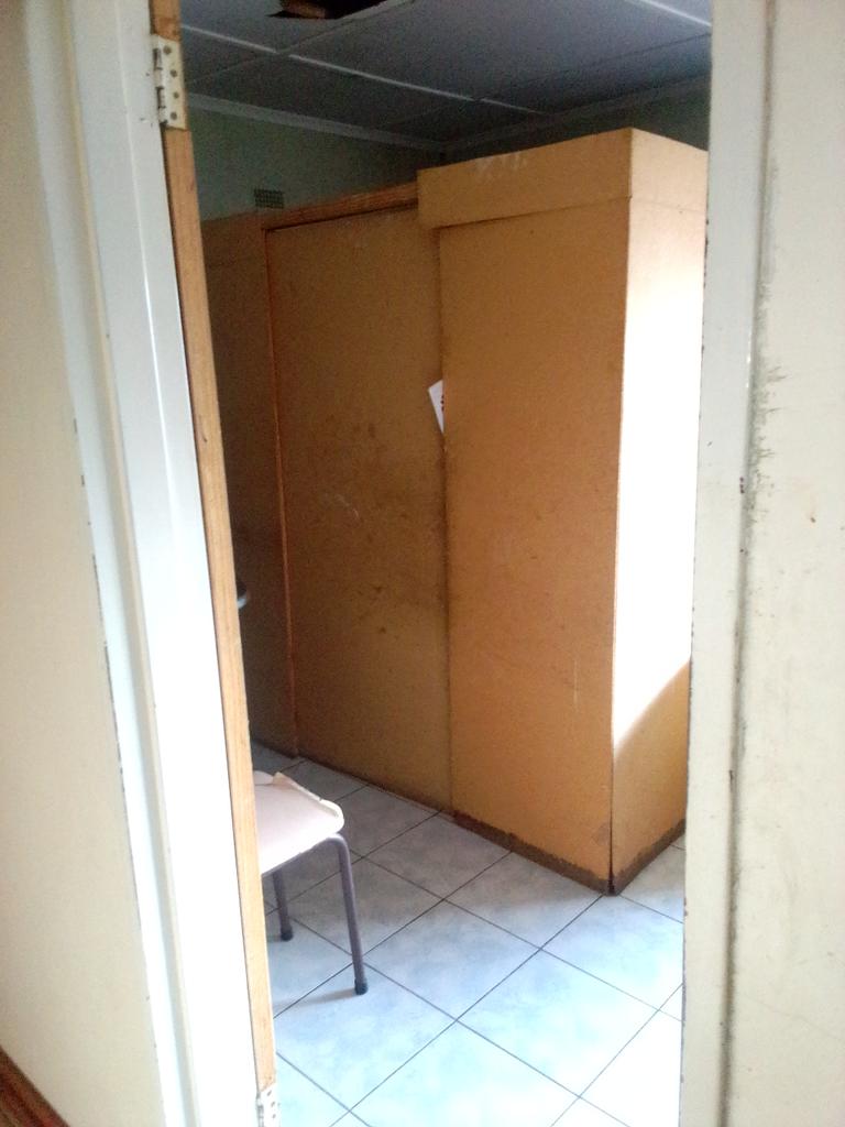 JeanSigauke's tweet photo. Nust accomodation woes worsen as students have to pay as much as $80 USDs just to take shelter in pantries. @andile_tshuma 
@nontokozo_nonny 
@ChimedzaGetrude 
@Malindi44875460 
@Sage_papie14 
@ShizMozDrNASA 
@Samandieee 
@PGuwhe https://t.co/KR55rsI2lk