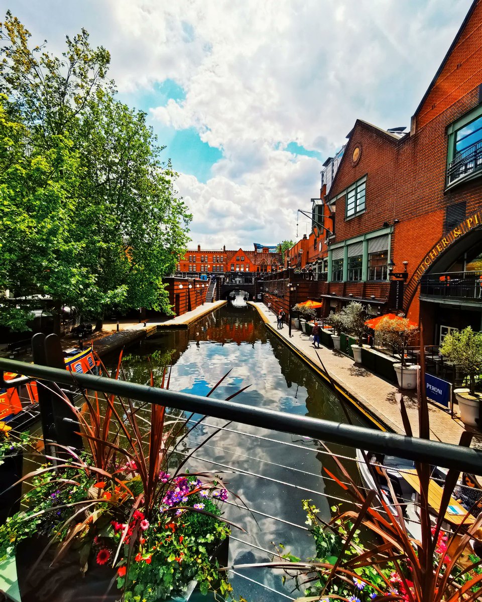 Bababouttown's tweet photo. I thought Birmingham was a shithole series - part 15678...Ah feck, I lost count! How many times do I have to persuade you to come Birmingham for your Summer holidays 😂 It's bloody awesome! https://t.co/334MwXIDIe