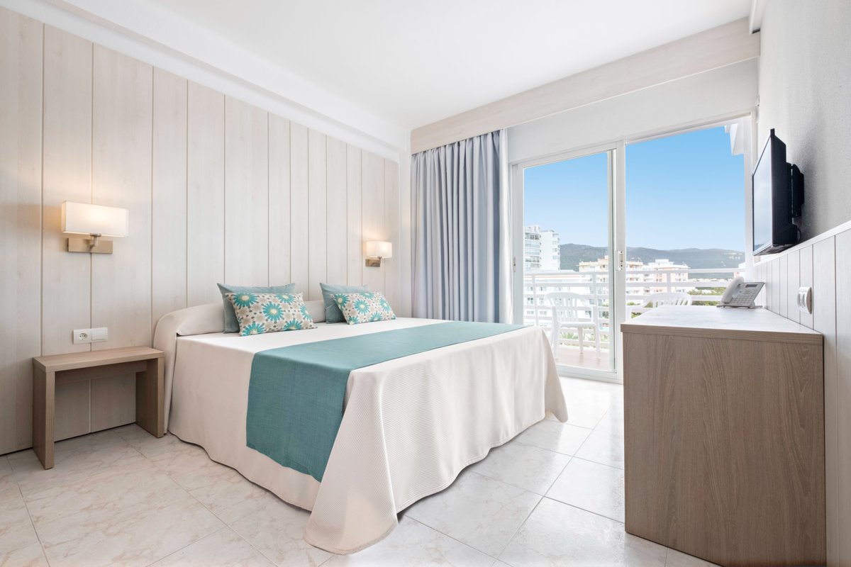 azuLine Hotels tweet media