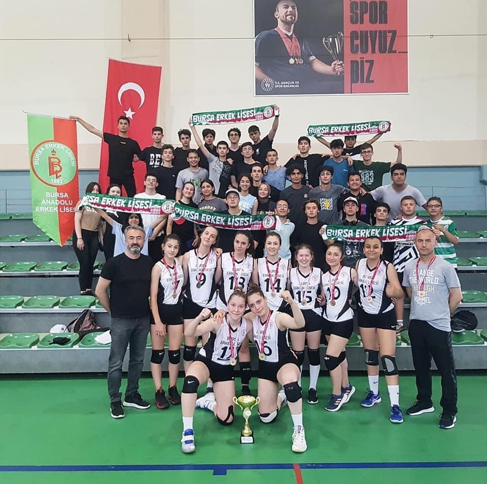 LisesiBursa's tweet photo. "Sağlam kafa sağlam vücutta bulunur!"

Gençlik ve Spor İl Müdürlüğü'ne bağlı Bursa Okul Sporları'nın düzenlediği Osmangazi İlçe Birinciliği müsabakalarında, okulumuz Genç Kızlar A ve Genç Kızlar B Guruplarımızın her ikisi de ayrı kategorilerde 1. olmuştur. Öğr. ve Öğr.kutluyorum. https://t.co/fmUnOcZGkH