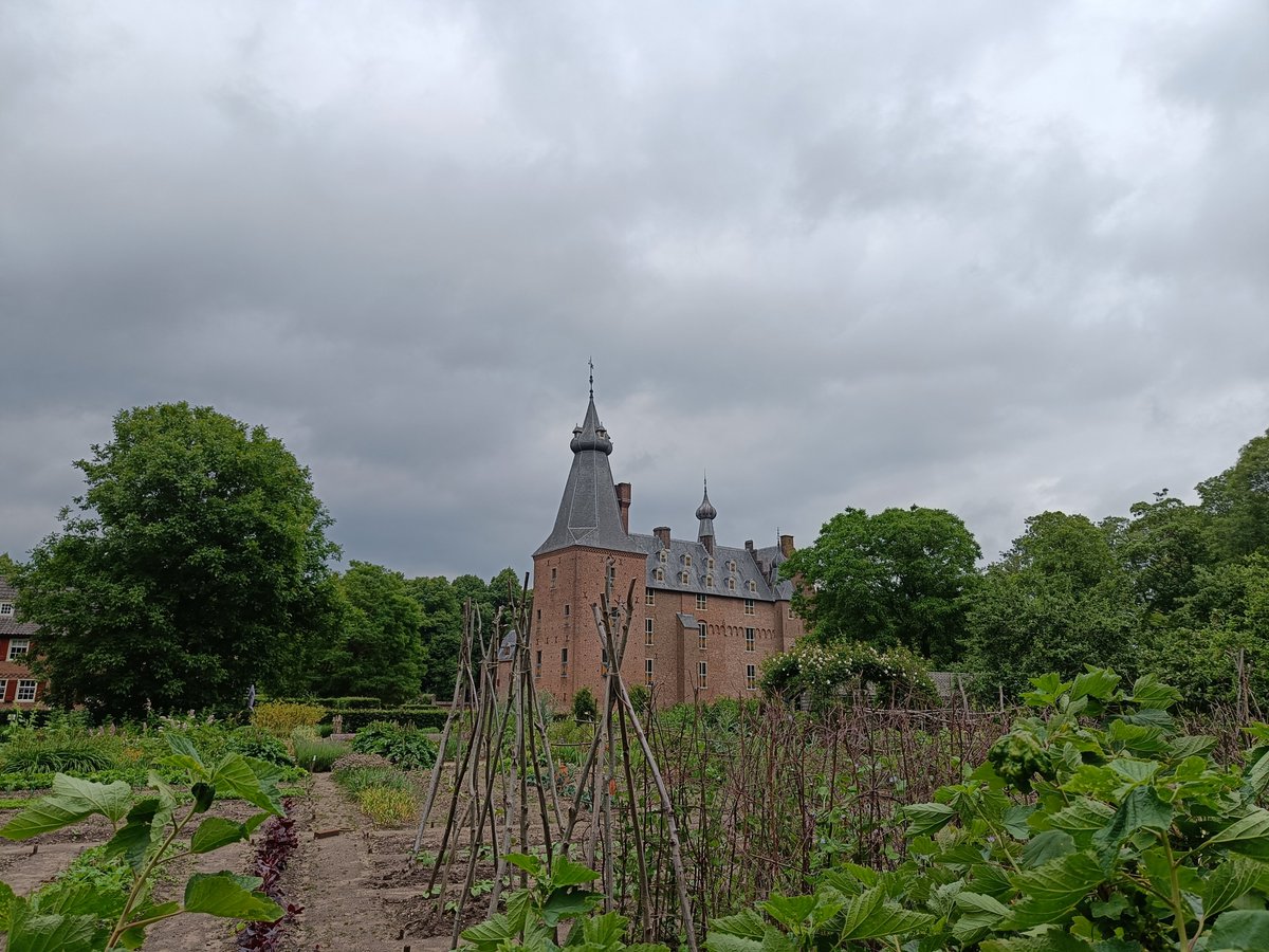 Kasteel Doorwerth

<a href="/weeronline/">Weeronline</a>
<a href="/Weerplaza/">Weerplaza.nl</a>
@Talpaweer
<a href="/BuienRadarNL/">Buienradar</a>
<a href="/OmroepGLD/">Omroep Gelderland</a>
<a href="/onwukaa/">Amara Onwuka</a>
@MarcdeJongRTL
<a href="/nicolienkroon/">nicolienkroon</a>
<a href="/MartijnDorrest1/">Martijn Dorrestein</a>
<a href="/RTLnieuws/">RTL Nieuws</a>
<a href="/HartvNL/">Hart van Nederland</a>
<a href="/mrmiddendorp/">Maurice Middendorp</a>
<a href="/jordiweerman/">Jordi Huirne</a>
<a href="/WilliamHuizinga/">William Huizinga</a>
<a href="/helgavanleur/">Helga van Leur ☀</a>
<a href="/marjondehond/">Marjon de Hond</a>
<a href="/mooieluchten/">mooieluchten</a>