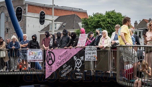 EOpstand's tweet photo. En maar janken dat ze vd week weg gestuurd waren...kijk ze staan dan met beklapjes op schijt bakken!! Mja zou ik ook doen als ik betaald voor lul zou moeten staan 🤣🤣🤣
Liefs Marjon https://t.co/SZmbOotfIp