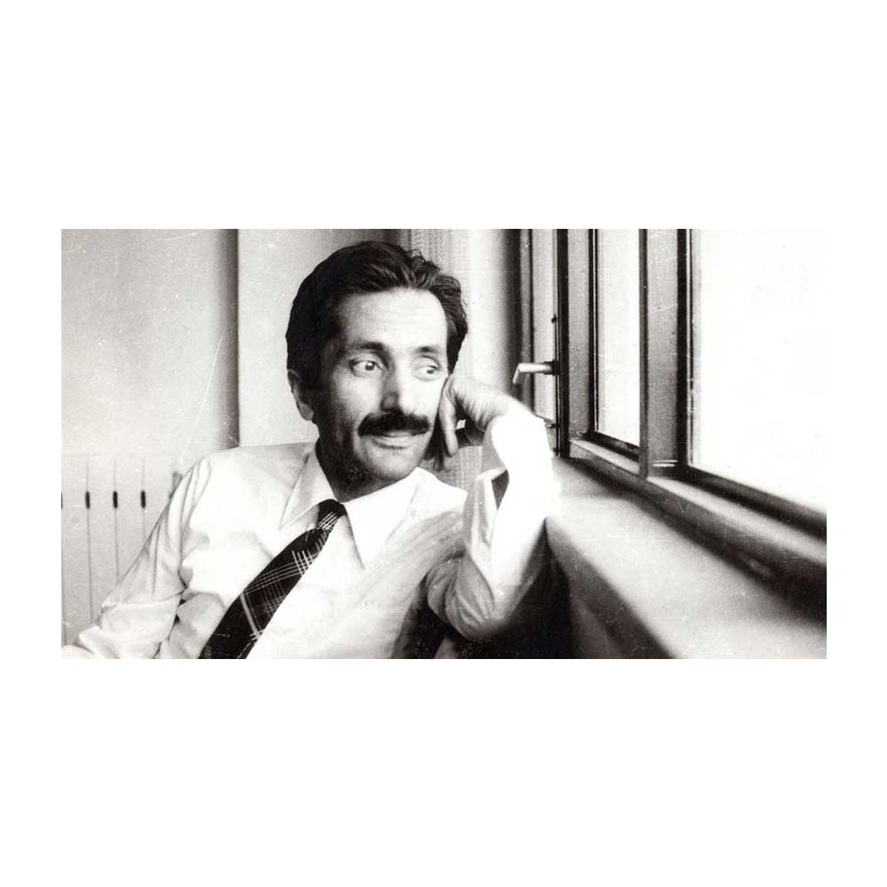 cahitzarifoglu's tweet photo. "Bir kalbiniz vardır onu tanıyınız.
Bir şehir kadar kalabalıktır bazıları
Bir dehliz kadar karanlıktır bazıları
Konuşurlar
İsterler
Susarlar"
#CahitZarifoğlu
1940 - 7 Haziran 1987 https://t.co/5Sv1uxfmcJ