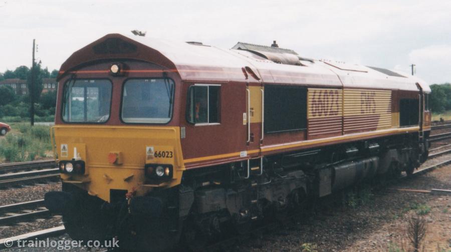 trainlogger's tweet photo. On This Day - 7th June 1999 at Bury St Edmunds.
47207.
66023.

#onThisDay #trains #freightliner95 #ews
https://t.co/1rvGenkr7H #trainlogger https://t.co/yudxqxw9lh