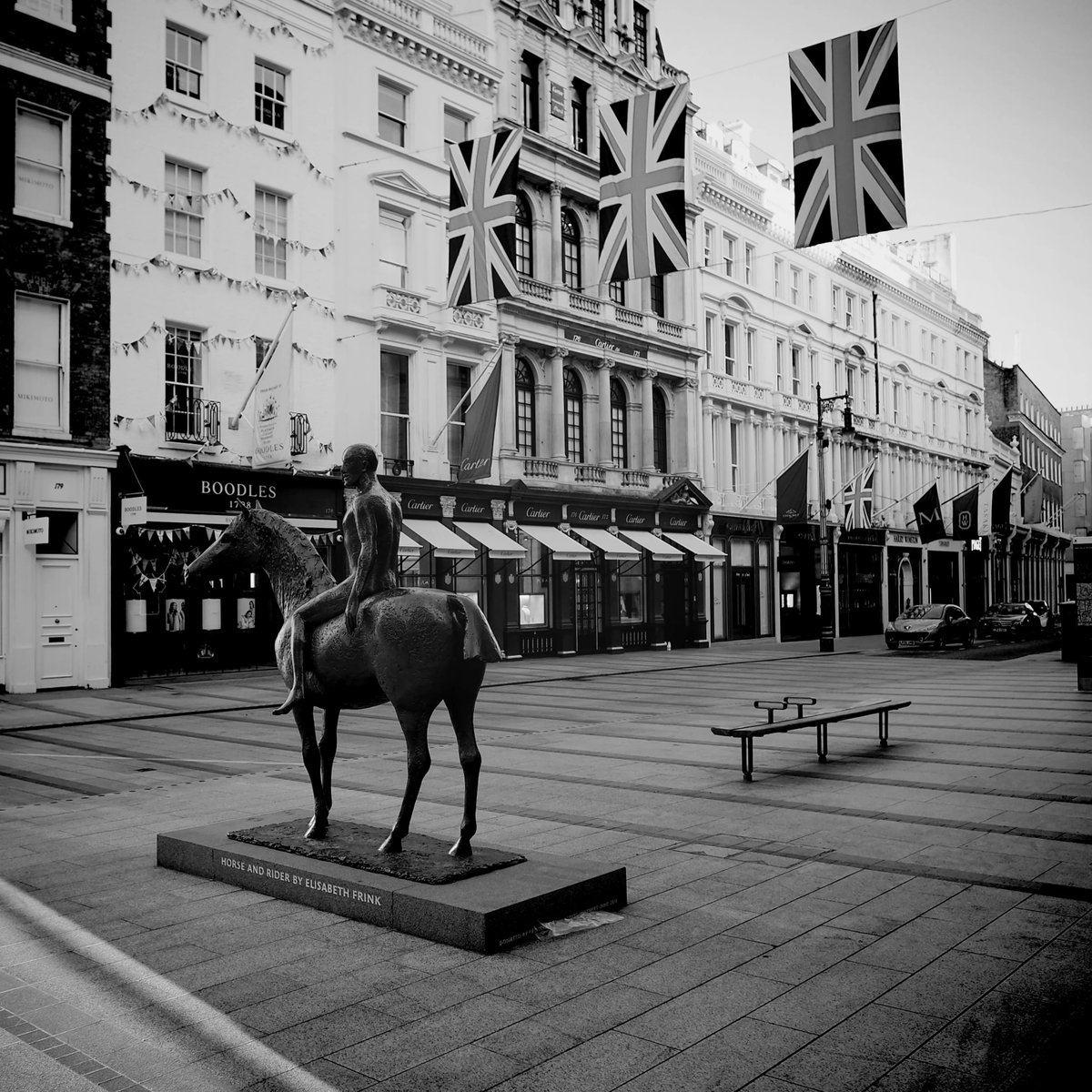 patrick_paulpho's tweet photo. A Royal Jubilee Photo Dump - No Pomp & Pageantry. Capturing the Union Jack adorned streets and citizens.
#platinumjubilee #queenelizabeth #unionjack #royals #70years #london #british #royallist #urbanphotography #streetphotography
#bwphotography #monochrome #ThePhotoHour https://t.co/voZmv2QaQ0