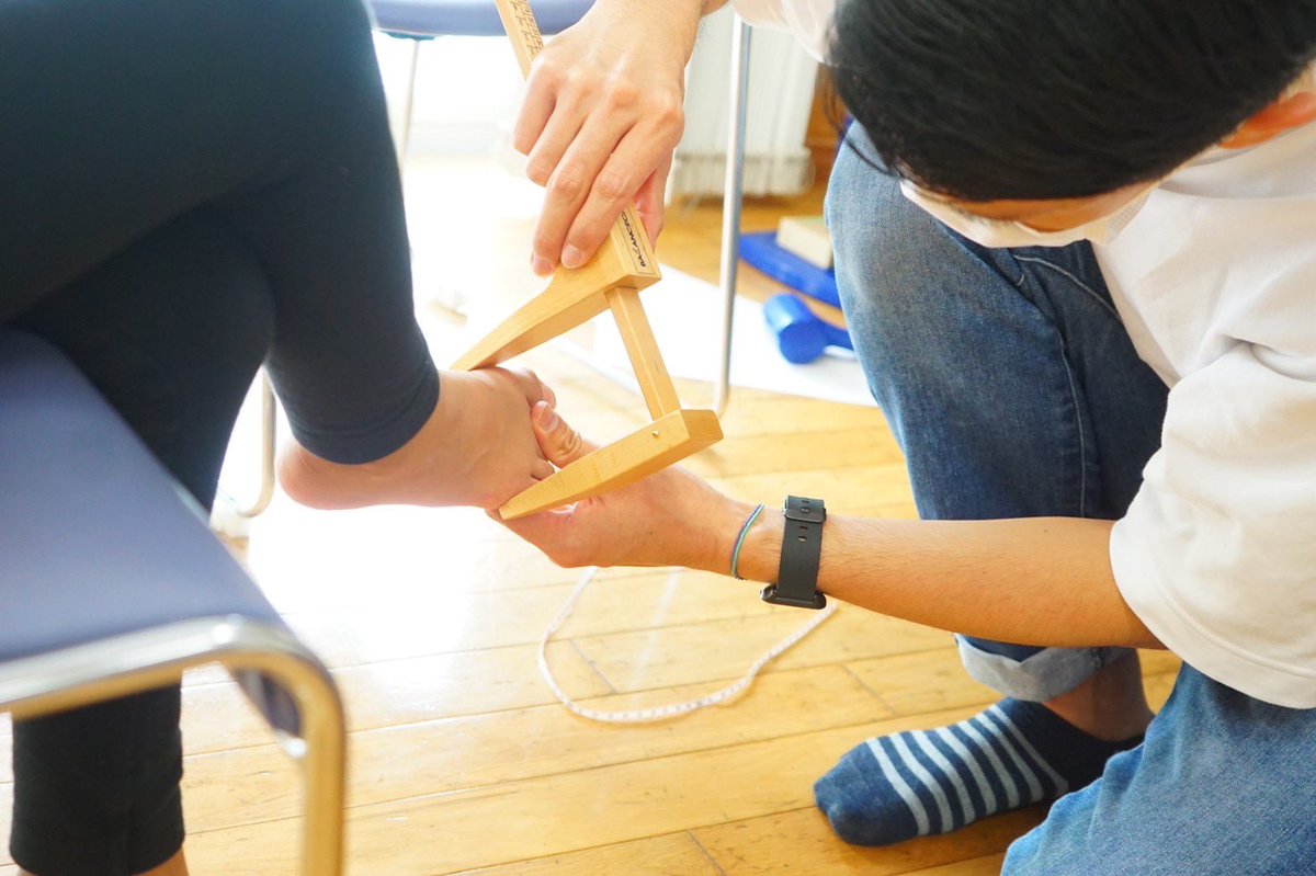 ipeeeeeei2538's tweet photo. 自分の足のこと知っていますか？
足や靴について学んでみませんか！？

足元から歩く
バランスを整えて沢山の人を笑顔に
をモットーに

○歩くための靴の履き方
○靴内環境を整えること

この2つを伝え少しでも広めていけたら良いなと思っています😁

興味がある方はぜひ🦶👇
https://t.co/8v9oUCCphv https://t.co/wlL5CM3T7h
