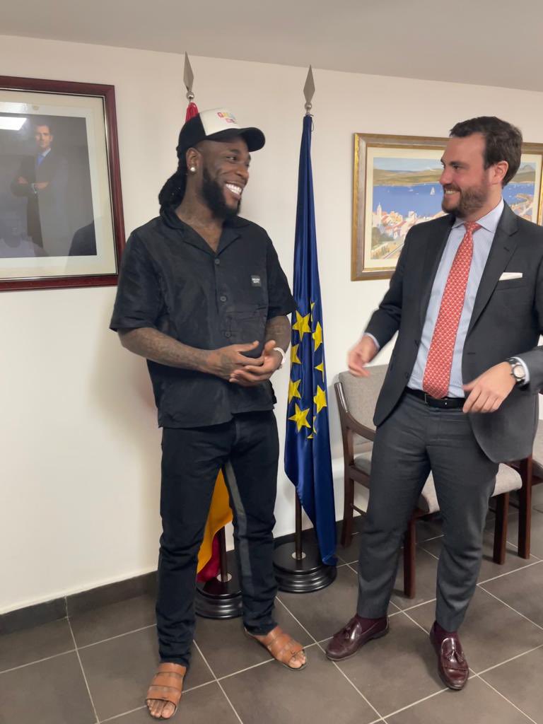ConEspLagos's tweet photo. Delighted to have met @burnaboy and his family at the Consulate this morning. Looking forward to seeing him perform in Spain 🇪🇸 in a few days! https://t.co/X6i0AdMzrs