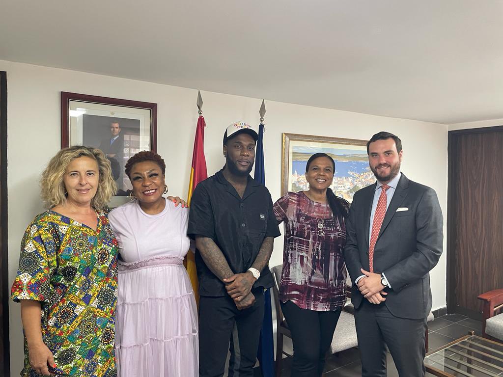 ConEspLagos's tweet photo. Delighted to have met @burnaboy and his family at the Consulate this morning. Looking forward to seeing him perform in Spain 🇪🇸 in a few days! https://t.co/X6i0AdMzrs