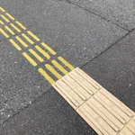 これはトリックアートなの!？市役所前にある点字ブロック。