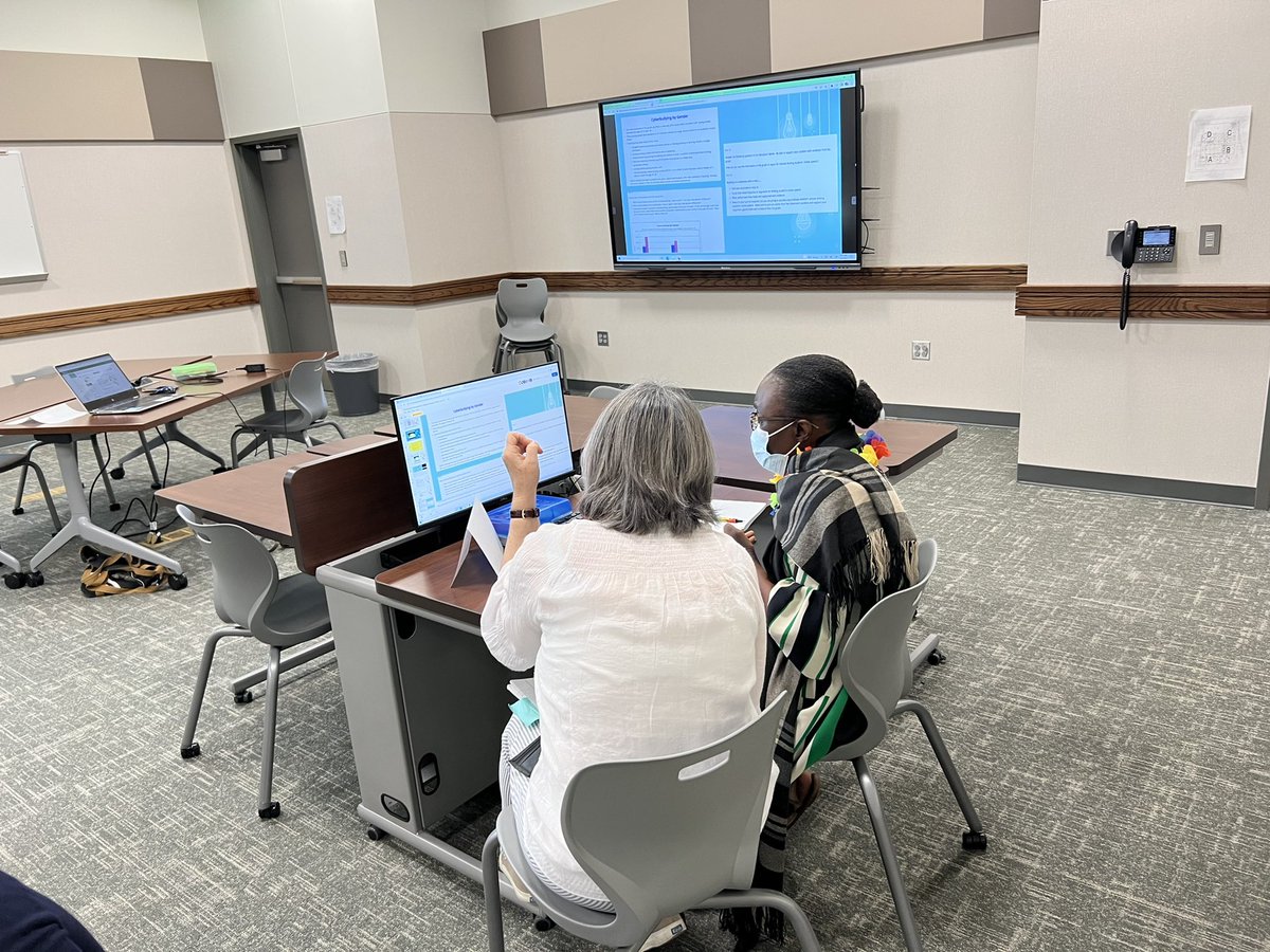 Setting  @AliefISD teachers up for instructional success by instructing them to set SMART goals to help develop deeper & meaningful @Schoology #discussionboards. #DigitalLearning  #TrustTheProcess @SokolikKatie @AliefTech @Kay_Tee_Jo @EdTechGonzalez @HNGCBears