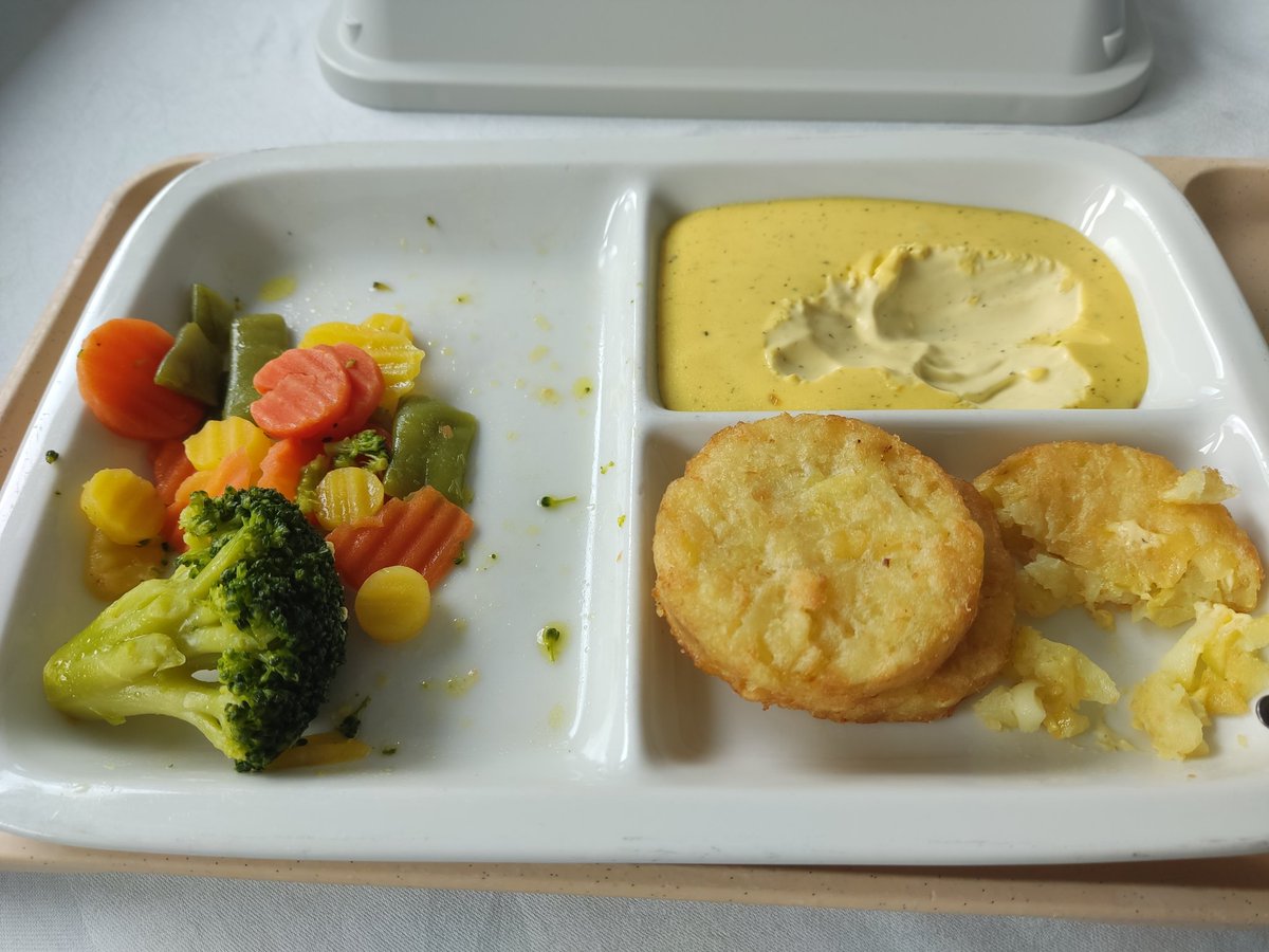 Das Essen im Krankenhaus ist schon manchmal komisch. Proteinquelle gab's einfach nicht 😐