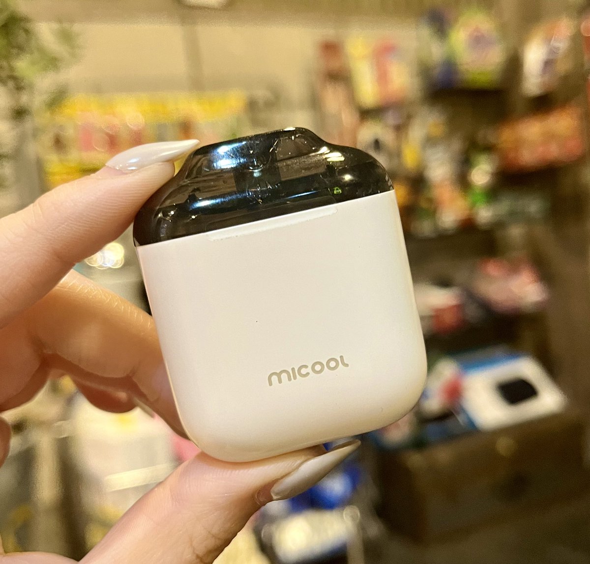 ZQ 「 Micool 」入荷しました😊✨

AirPodsケースにぴったり入り、
小さくてとってもかわいいです❤️‍🔥

icevapeshop.com/product/2513