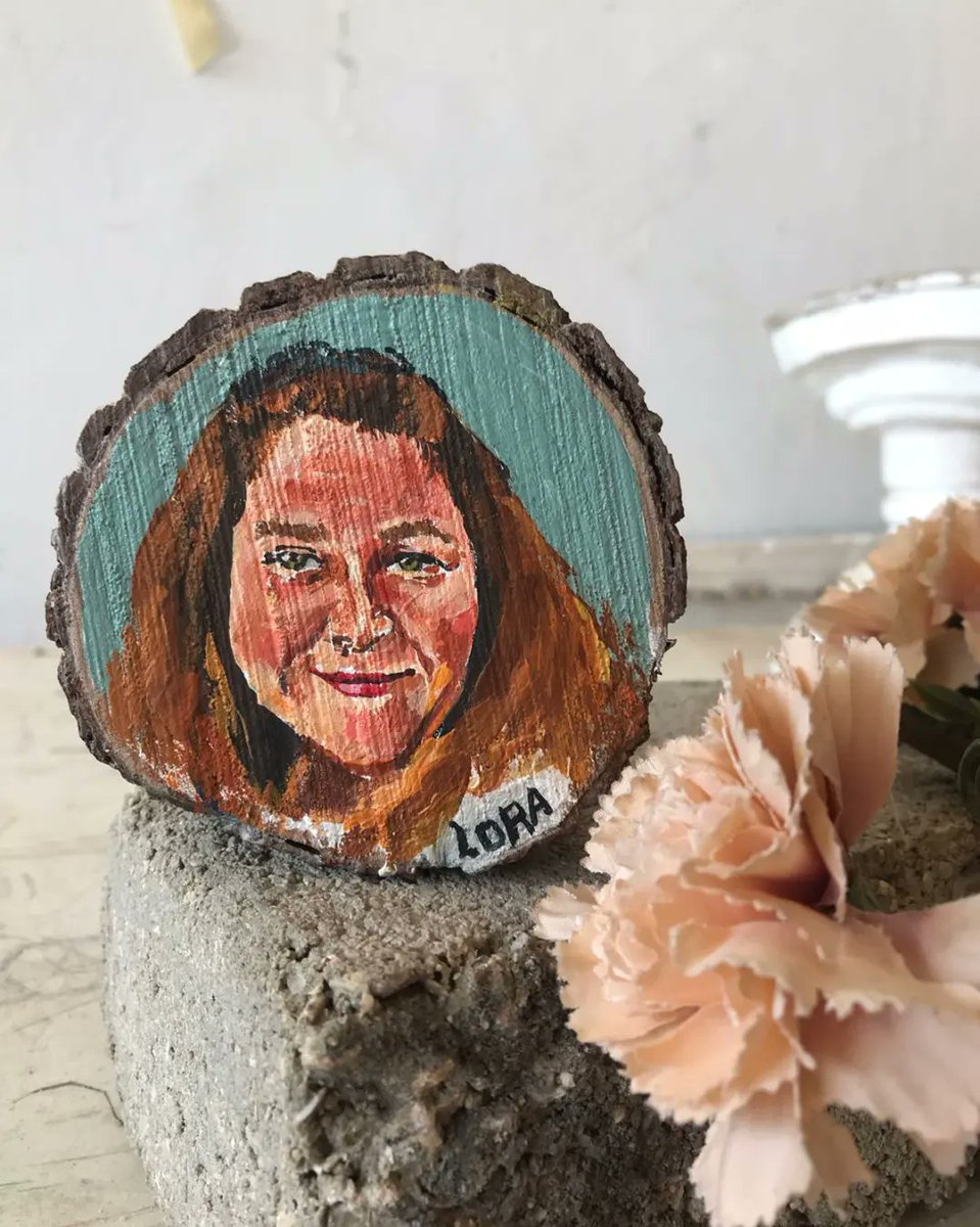 LoraNady1's tweet photo. Portrait Acrylic on wood 😃 https://t.co/gMIdWXkLvV