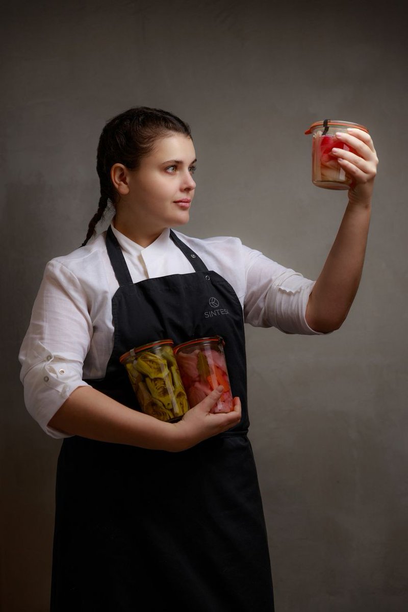 #EMERGENTECHEF2022 è <a href="/SaraScarsella84/">Sara Scarsella</a>, lo sanno in parecchi, ma quanti sono gli "EMERSI" nel corso di 19 anni di scouting? nell'articolo 
di <a href="/VanityFairIt/">Vanity Fair Italia</a> quanti! vanityfair.it/gallery/nomi-n…