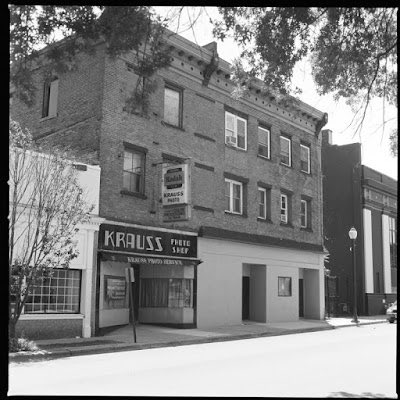 TheDailyFrame1's tweet photo. June 7, 2005 Port Jervis #6x6 #Hasselblad #KODAK #100tmax https://t.co/HyesmbxcYi