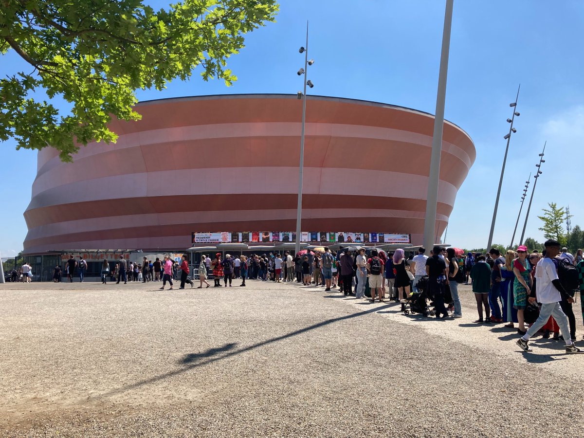 JaponStrasbourg's tweet photo. Evènement 🔊 | Ce week-end, le Consul Général Akamatsu a pu admirer à la Japan Addict Z 🎌 la planche originale de One Piece offerte par Eiichiro Oda ✍️ au Président @EmmanuelMacron qui l’a exceptionnellement prêté aux organisateurs @AddictKakemono. #OnePiece #JapanAddictz https://t.co/9zTkSaiKJV
