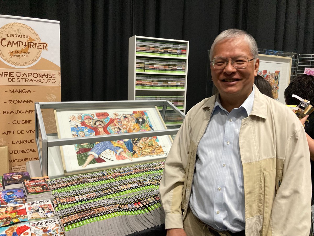 JaponStrasbourg's tweet photo. Evènement 🔊 | Ce week-end, le Consul Général Akamatsu a pu admirer à la Japan Addict Z 🎌 la planche originale de One Piece offerte par Eiichiro Oda ✍️ au Président @EmmanuelMacron qui l’a exceptionnellement prêté aux organisateurs @AddictKakemono. #OnePiece #JapanAddictz https://t.co/9zTkSaiKJV