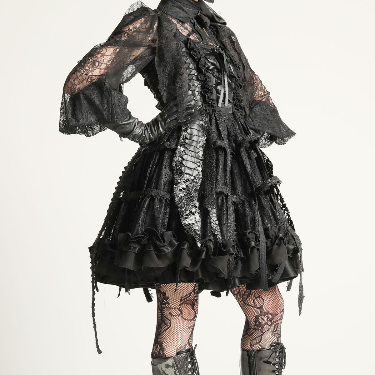 唯一無二 のゴシックロリータドレス。 【Dragon Scale Bird cage dress