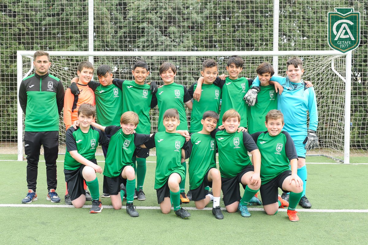 Os presentamos a nuestros dos alevines. 

Ambos equipos, entrenados por Rubén y Nacho, han quedado en segunda posición, consiguiendo el ascenso a la siguiente categoría. 

¡Estamos muy orgullosos de ellos!