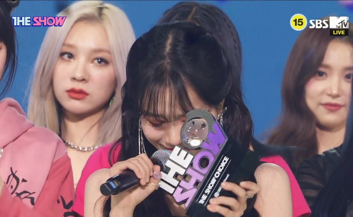 IZONEFILES12's tweet photo. [🎉🎉] Congratulations to @JOYURI_offcl for winning first place on The Show today! 💕

Beyond proud of Yuri and this achievement <33 

#JOYURI1STWIN 

#JOYURI #조유리 https://t.co/qTmbAj1sil