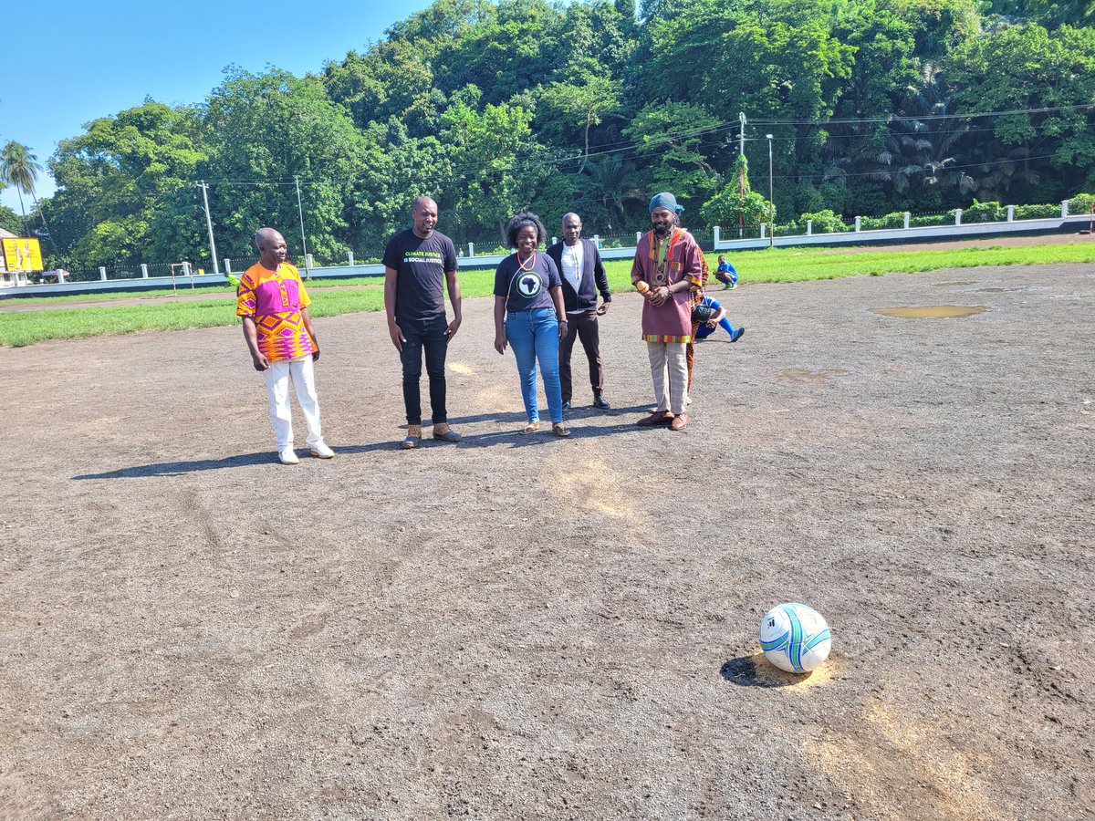 SundayGeofrey5's tweet photo. On #WorldEnvironmentDay2022 , I joint environmental friends at the limbe municipal field for the closing ceremony of green sports tournament organized by #FOREP. Sports have the power to unite and engage people with diverse background to achieve a common goal. @Planet_Saviours https://t.co/Lygr1dKb3P