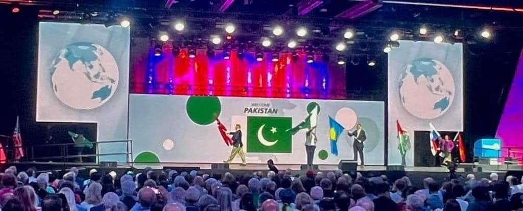 RotaractPak's tweet image. Proud moments for every Rotarian and Rotaractor in Pakistan. 
Rotarian Mr. Muhammad Faiz Kidwai Director, @Rotary International on stage during General Session of RI Convention at Huston - USA. Congratulations @RotaryPakistan.
@Rotary @Rotaract