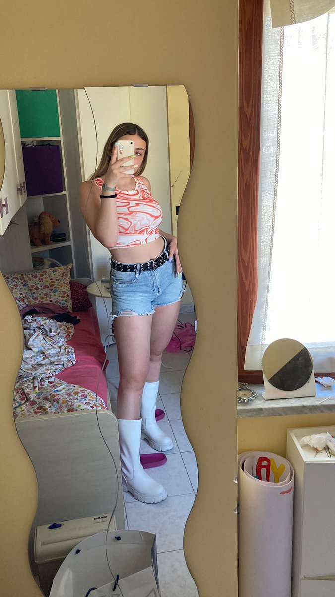 manuelamannaa's tweet photo. outfit di oggi #martedi https://t.co/5g7BOcx7hQ