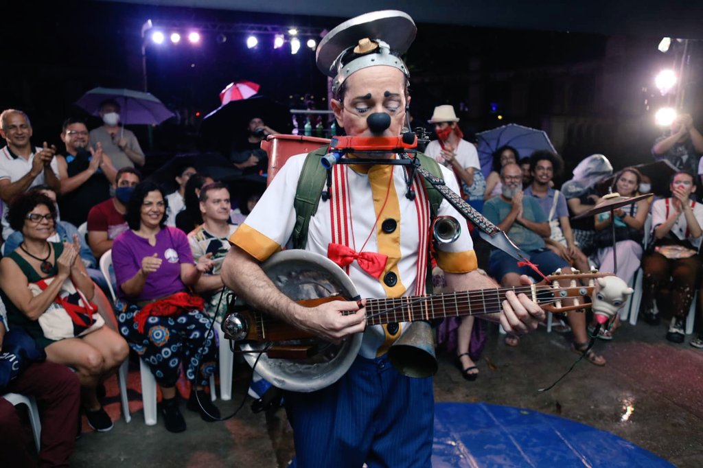 HolofoteVirtual's tweet photo. Nesta segunda, 6:  Magya e Mysterio, do grupo Folhas de Papel (PA) e Jerônimo Show, do Circo Caramba (SP), no 2o dia de apresentações do Amazônia Encena na Rua, em Belém. Programação vai até 12/06, no anfiteatro da Praça da República. (Fotos: Inovar Produtora).
#tanoblog https://t.co/yb14jqrNa9