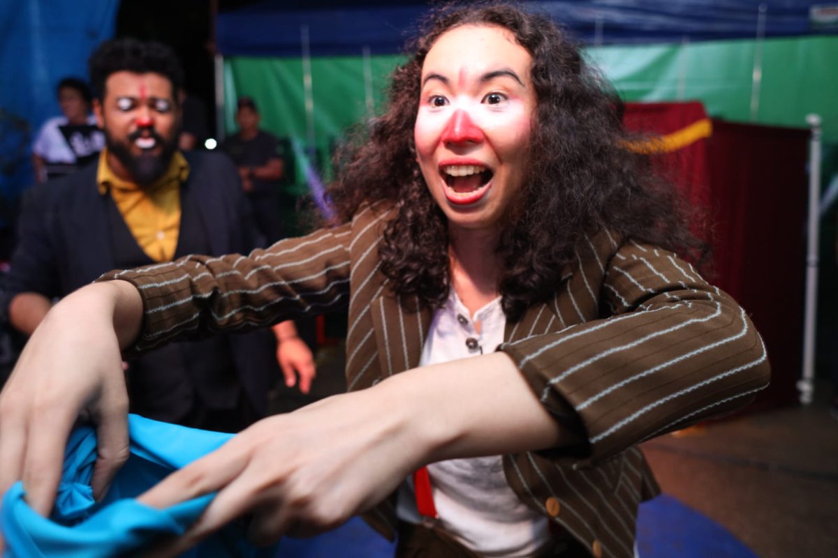 HolofoteVirtual's tweet photo. Nesta segunda, 6:  Magya e Mysterio, do grupo Folhas de Papel (PA) e Jerônimo Show, do Circo Caramba (SP), no 2o dia de apresentações do Amazônia Encena na Rua, em Belém. Programação vai até 12/06, no anfiteatro da Praça da República. (Fotos: Inovar Produtora).
#tanoblog https://t.co/yb14jqrNa9