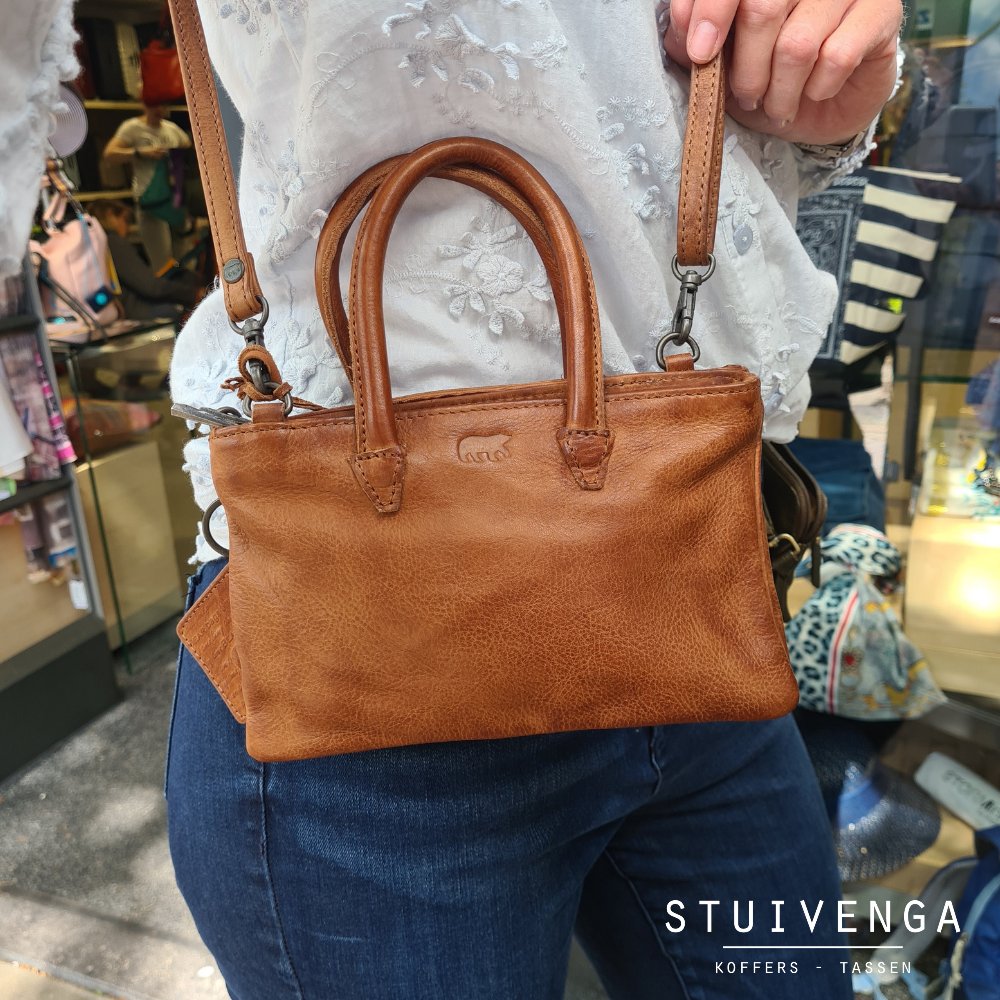 🐻 Wist je dat Beardesign een Nederlands merk is? Shop hier: sldw.nl/beardesign 
.
.
#tas #tasje #tassen #Nederlands #Beardesign #lerentas #handtas #schoudertas #cognac #Stuivenga #Delft #webshop #shoppen #shoplocal #fashion #style #love #accessoire