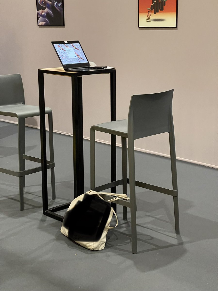 FabianRODES's tweet image. Être au #FIC2022  Voir un ordinateur sans screen saver avec session ouverte et en libre accès pendant près de 10 minutes #Soupirs