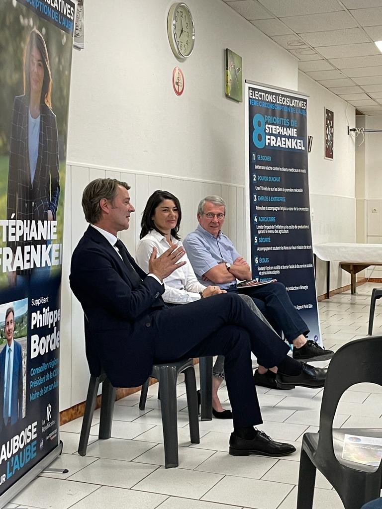 StephanieFrkl22's tweet photo. A l'invitation de Marc Bret, rencontre avec les associations "Lève-toi" et "les Amis des Blossières"

J'ai pu leur présenter les priorités qui sont issues des besoins sur la 1ere circonscription.

#aube #legislatives2022 #Legislatives #lesamisdesblossieres #associationlevetoi https://t.co/hW0lckyMFf