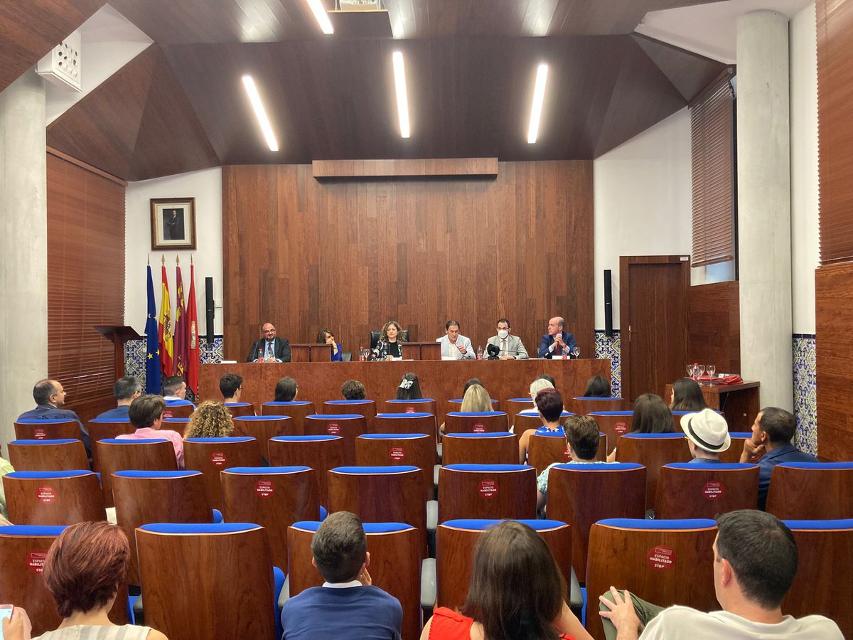 El pasado viernes, 3 de junio, se celebró la Gala de Clausura y Entrega de Premios de la IV Olimpiada Constitucional de la Región de Murcia y V Olimpiada Constitucional de Mazarrón. Enhorabuena por el éxito cosechado un curso más!