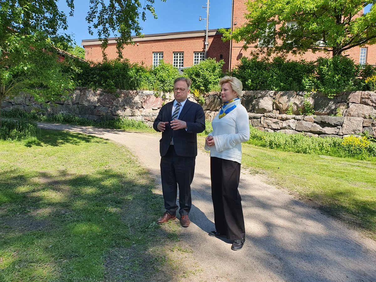 OlgaDibrova1's tweet photo. Touched by yet another manifestation of support of Helsinki to Ukraine 🇺🇦 . Planted together with Mayor Vartiainen, ⁦⁦@filsdeproust⁩ , Deputy Mayor ⁦@AnniSinnemaki⁩ a #Kharkiv poplar tree. #StrongerTogether #StandWithUkraine https://t.co/UHlYf3Og3s