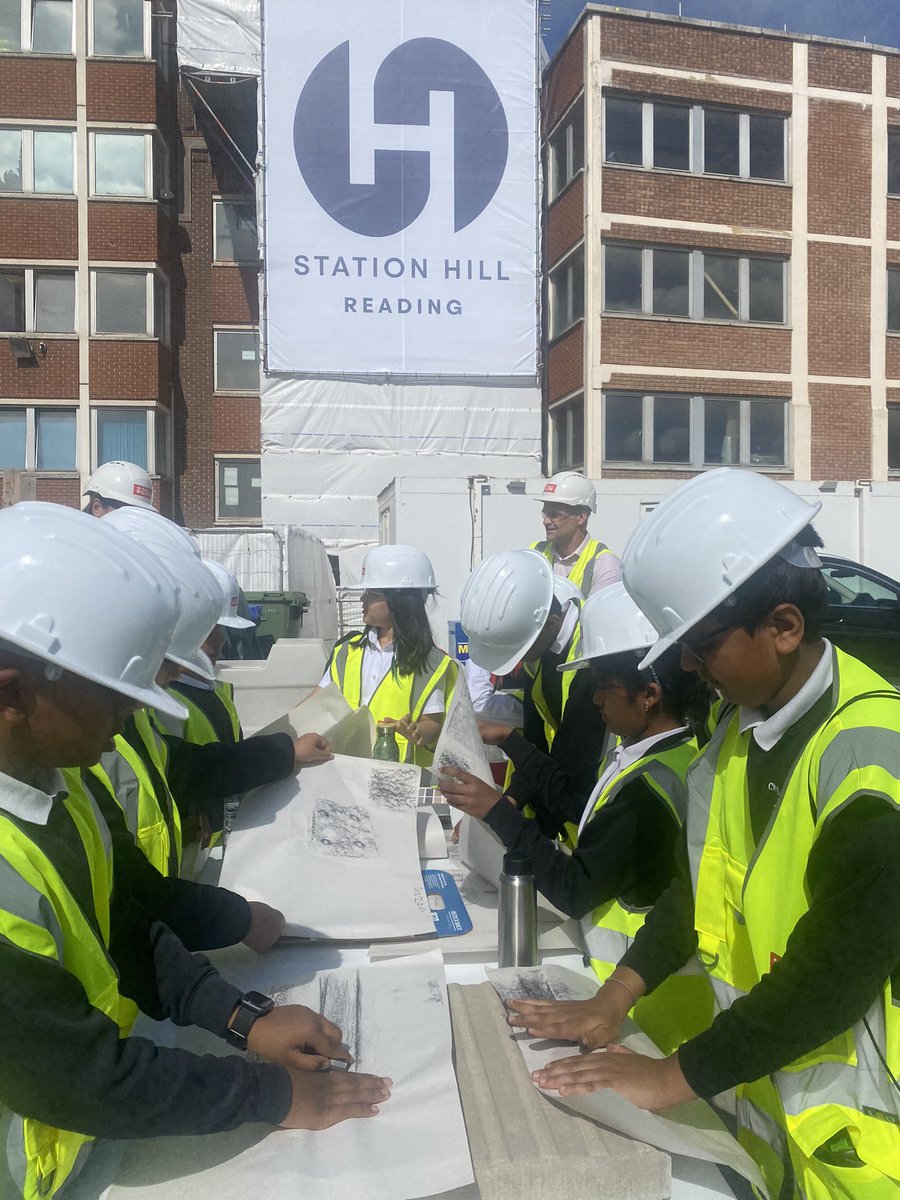 R2Civitas's tweet photo. Year 5 visited Station Hill this morning as part of a time capsule art project. We loved hearing all about the exciting plans for the site @thejellyReading @LincolnPropCo @WeAreMcAlpine #community #art https://t.co/8po8Uh5MtU