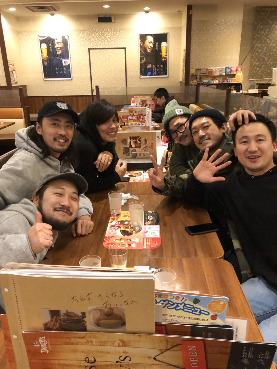 COUNTRYYARDyuki's tweet photo. コンセプトツアーとして今年から始めたNarrow Valleyツアー。
意味は各会場で伝えてるんだけど、
まだ知らないであろう音楽(友達)をみんなに紹介したくてね。
サブスクでも聴けるから、すぐにチェックして欲しいな。
COUNTRY YARDが思うミュージックシーンに必要なサウンドなんだ。

いつかの年末の📸 https://t.co/kkQBeL2OZZ
