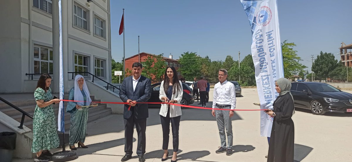 AlpuMem's tweet photo. İlçemizde Hayat Boyu Öğrenme Haftası Kutlamaları Başladı.
@Kbrkaraal @pervin_tore https://t.co/Mz4tp93Ndl