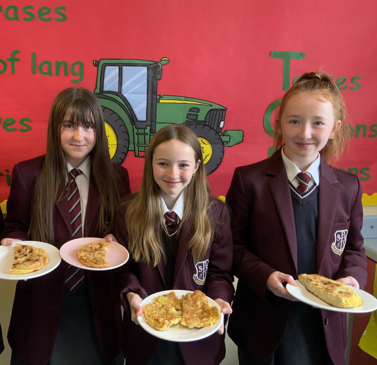 SpanishSPHS's tweet photo. After learning all about typical Spanish foods, some of our fantastic Year 8 students decided to make their very own tortilla española at home. They even brought some in to share with their compañeros de clase. ¡Gracias chicas! https://t.co/sMVfVRyRRB