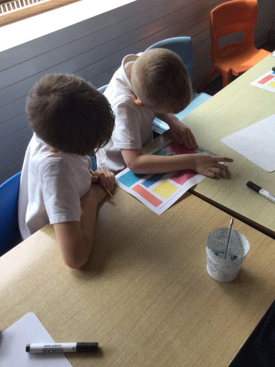 FeatherstoneY3's tweet photo. Today in Maths we are using our rulers to measure accurately in cm and mm! 📏😀 https://t.co/ueXkZi84ci