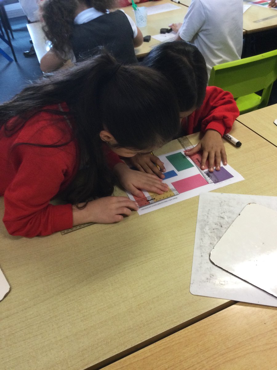 FeatherstoneY3's tweet photo. Today in Maths we are using our rulers to measure accurately in cm and mm! 📏😀 https://t.co/ueXkZi84ci