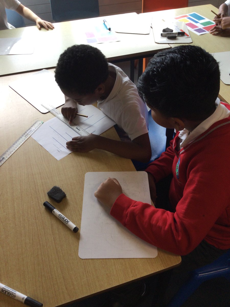 FeatherstoneY3's tweet photo. Today in Maths we are using our rulers to measure accurately in cm and mm! 📏😀 https://t.co/ueXkZi84ci